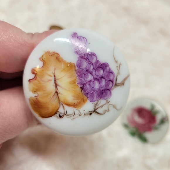 SOLD                                         Set of 3 vintage bottle stops/corks - Picture 4 of 11